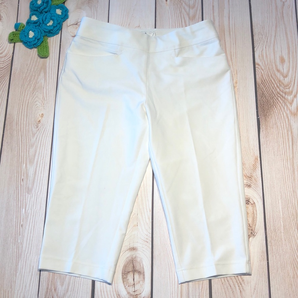 Adidas golf women’s pull on capri pants